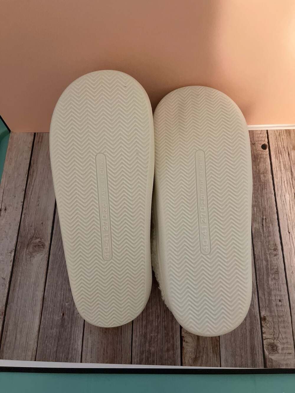 The Grinch Christmas Plush Sherpa Slip-On House Slippers - Picture 6 of 8